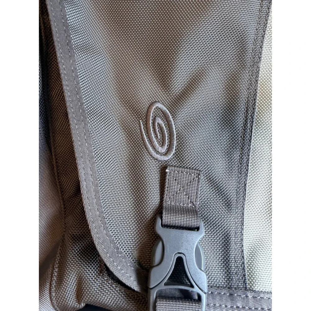 Timbuk2 Classic Messenger Bag Tan Brown Ballistic Nylon Laptop Commuter Bag